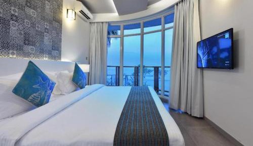 Superior Double Room with Balcony and Sea View