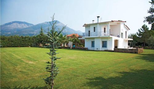 Four-Bedroom Holiday Home