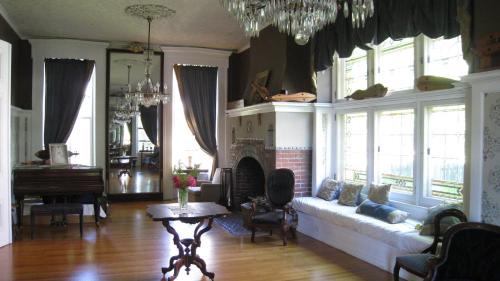 Single Room with Private Bathroom