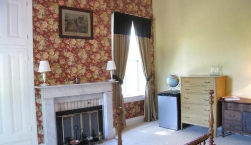 Deluxe Queen Room with Bath