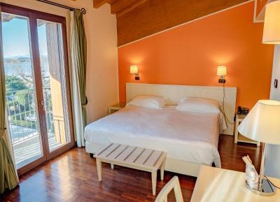 Double or Twin Room with Lake View