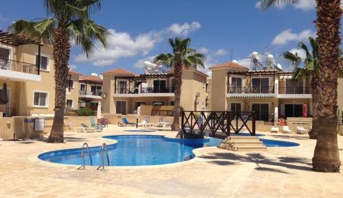 Apartment with Pool View 