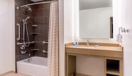 One-Bedroom Suite with Two Queen Beds - Disability Access