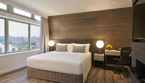 Deluxe One-Bedroom Apartment