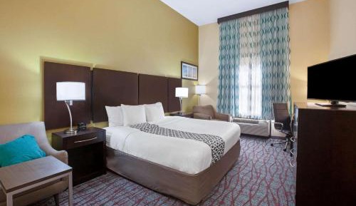 King Room with Bath Tub - Mobility/Hearing Accessible - Non-Smoking