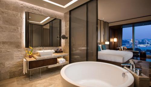Standard King Room with Xiamen Bay View