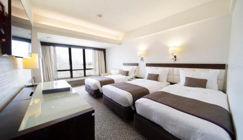 Family Room (3 Adults)