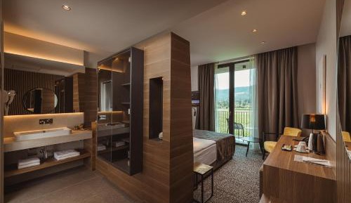 Deluxe Room with Balcony