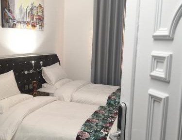 Twin Room with Private External Bathroom