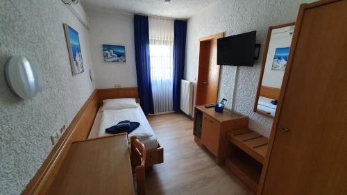 Single Room with Private Bathroom