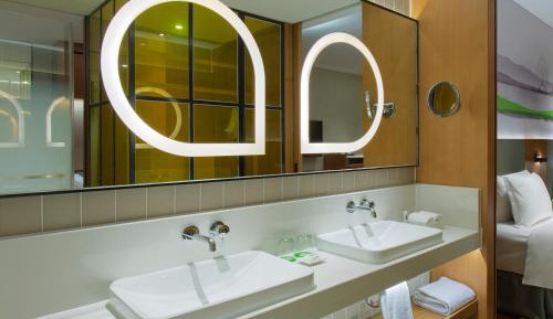 Premium King Room with City View