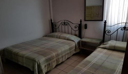 Deluxe Room (2 Adults + 1 Child)