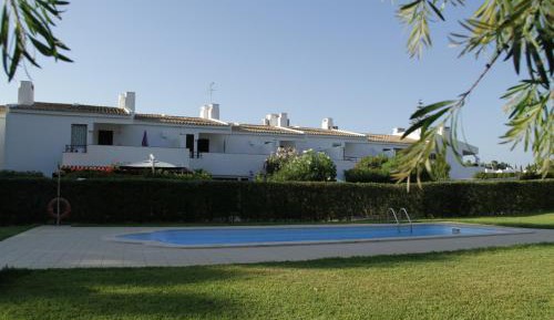 Apartment with Pool View 