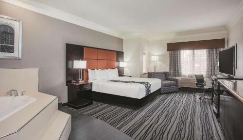 Deluxe King Studio Suite with Jetted Tub - Non-Smoking