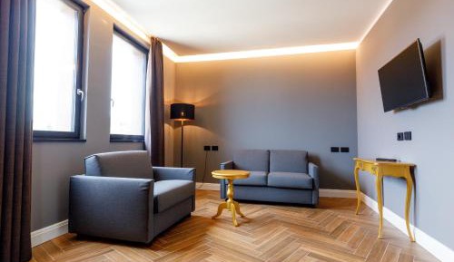 Suite with Lake View