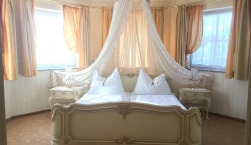 Deluxe Suite with Spa Bath