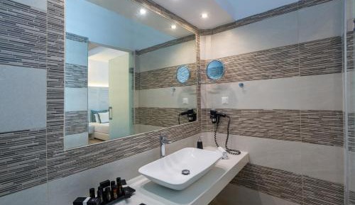 Deluxe Double or Twin Room with Sea View and Outdoor Jacuzzi