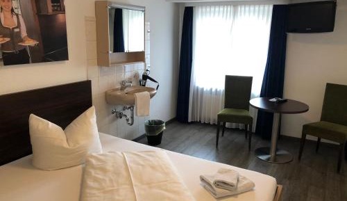 Single Room with Shared Bathroom