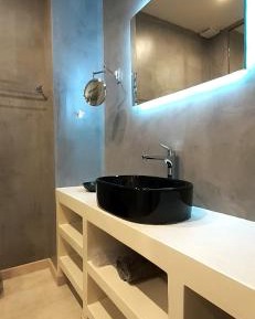 Deluxe Suite with Spa Bath