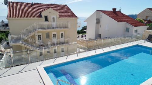 Studio Apartment with Balcony and Sea View