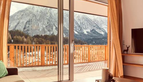 Apartment with Mountain View