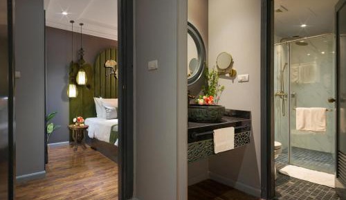 Deluxe Room with Window
