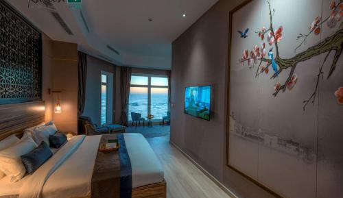 Deluxe Suite with Spa Bath