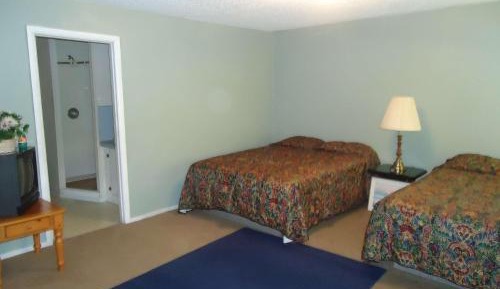Queen Room with Two Queen Beds - Non-Smoking