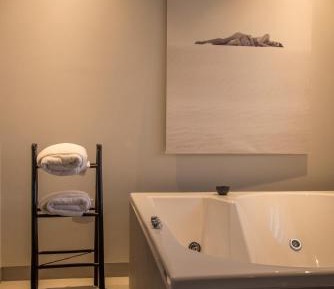 Suite with Spa Bath