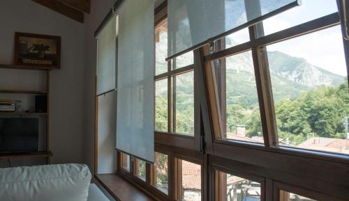 Apartment with Mountain View