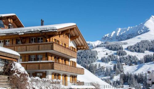 Apartment with Mountain View