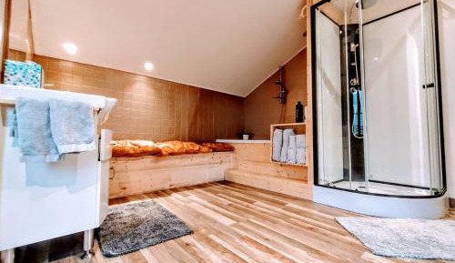 Queen Room with Pool View