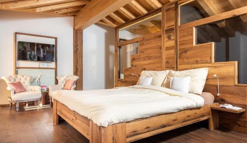 Suite with Mountain View