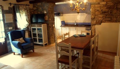 Two-Bedroom House (4 Adults)