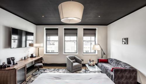 Deluxe King Room