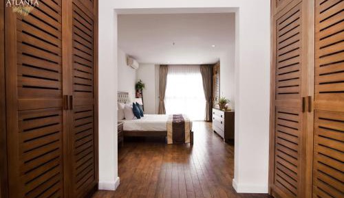 Deluxe One-Bedroom Apartment