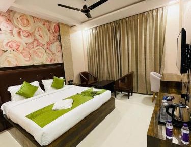 Deluxe Double Room (2 Adults + 1 Child)