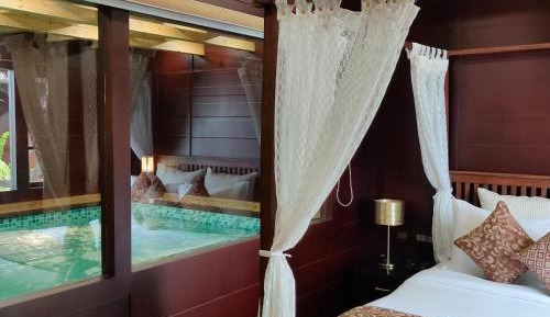  Insignia private pool suite with jacuzzi