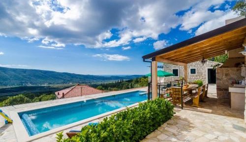 Four-Bedroom Villa with Terrace