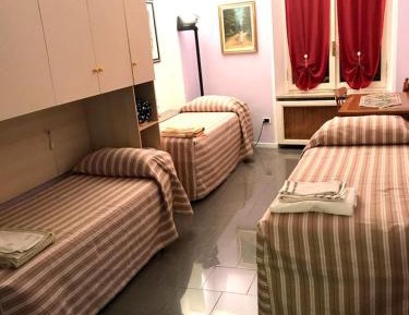 Basic Triple Room with Shared Bathroom