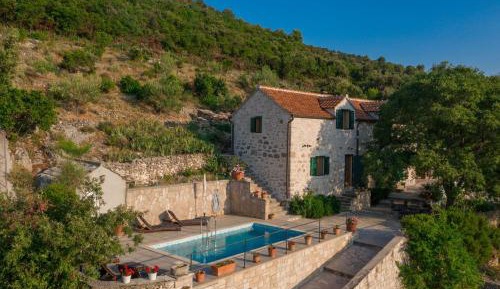 Three Bedroom Villa with Pool