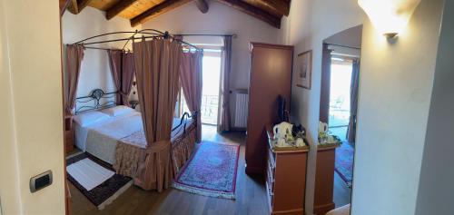 Double or Twin Room with Private Bathroom