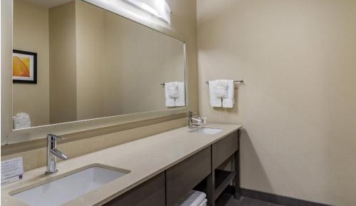 Deluxe Queen Suite with Two Queen Bed Non-Smoking