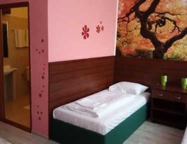 Economy Twin Room with Street View
