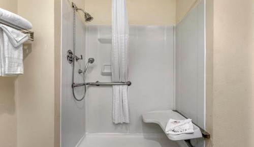 Queen Room - Accessible/Nonsmoking