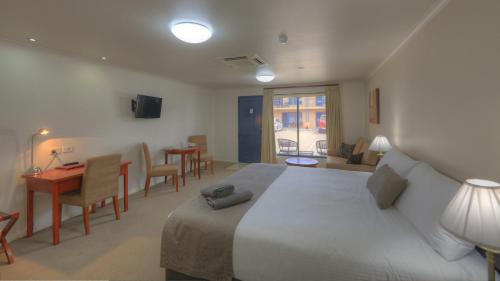Deluxe Queen Room