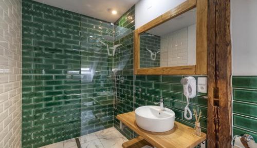 Double or Twin Room with Bathroom