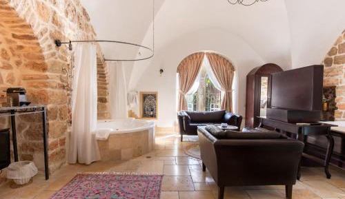 King Suite with Spa Bath