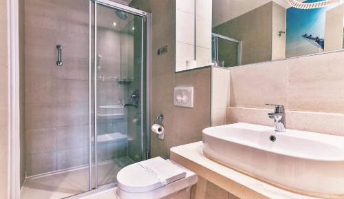 Double or Twin Room with Mountain View