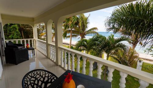 Apartment with Sea & Beach View